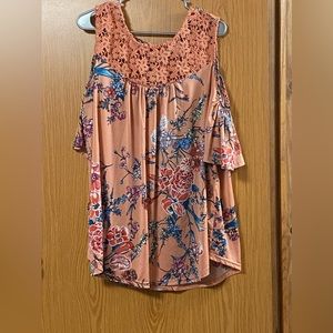 🛍️3 for $20🛍️ Cold Shoulder Top 1X